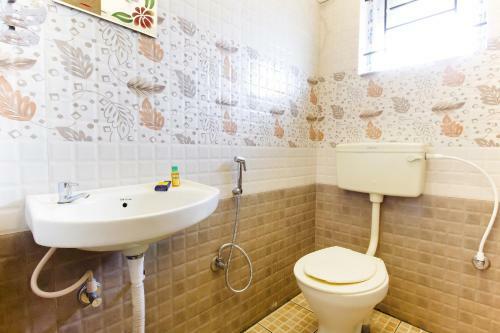 Hotel Fabexpress Grand Castle Hill Resorts
