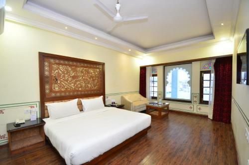 Hotel Aaram Mahal By Pachar Group