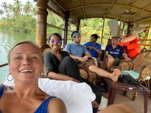 Short Giraffe Hostels - Varkala Beach