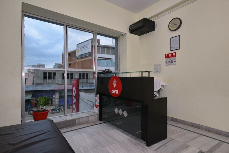 Oyo 12193 Sandhya Hotel