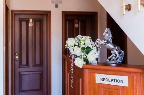 Elegance Hotel