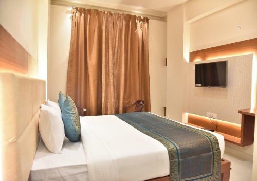Hotel Rk Grand