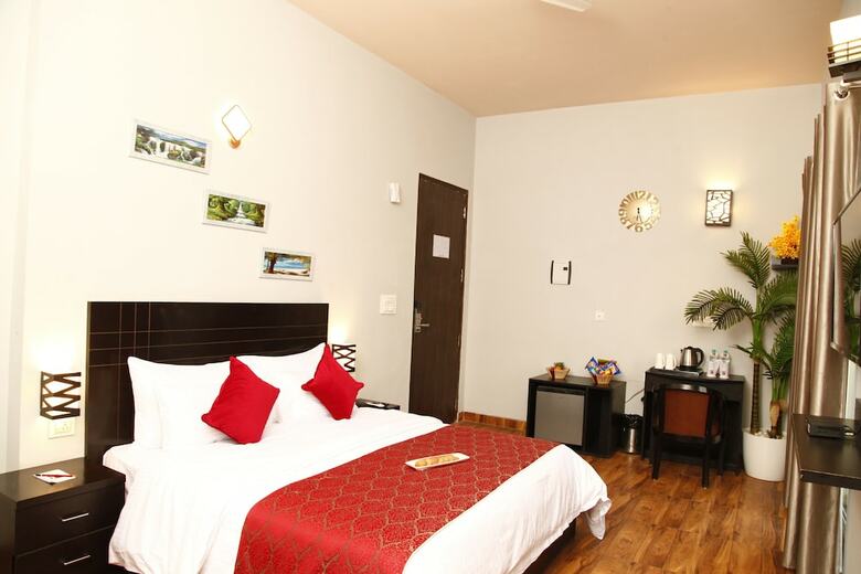 Hotel Anandam Clarks Inn Suites Vrindavan
