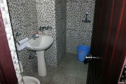 11 Flowers Serviced Apartments