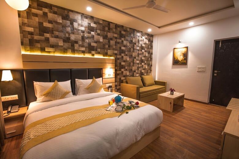 Hotel Kadamb Spritual Stay