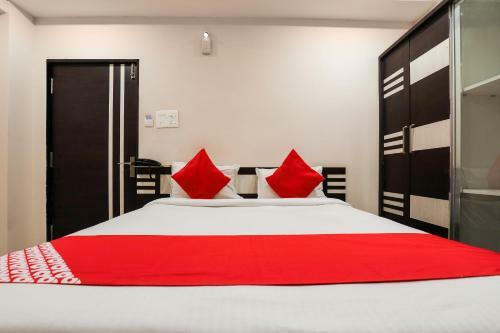 Oyo 9804 Hotel Sr Residency