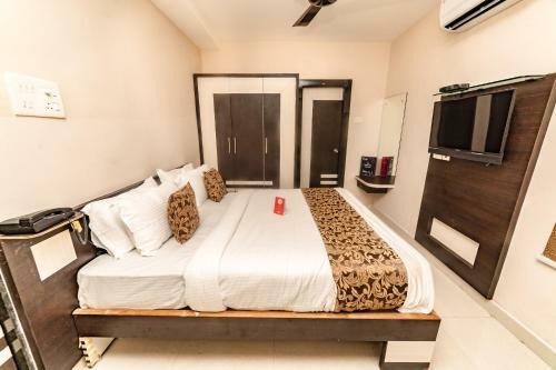Oyo 9804 Hotel Sr Residency