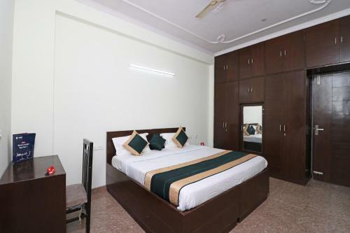 Hotel Oyo 10172 Dhruv Residency