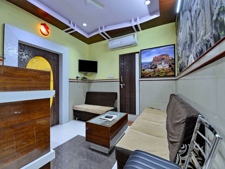 Hotel Oyo 16992 Primrose Residency
