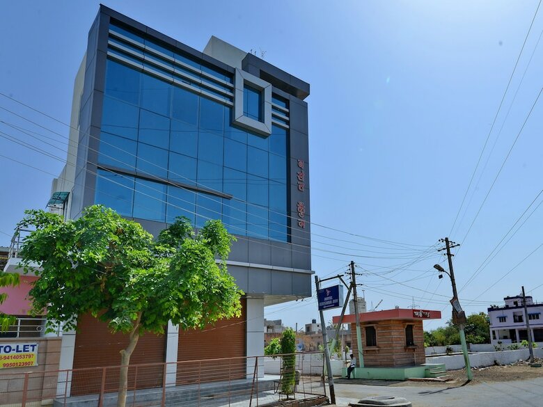 Hotel Oyo 16992 Primrose Residency