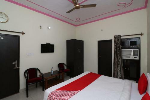 Oyo 14161 Hotel Sachin
