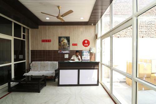 Oyo 14161 Hotel Sachin