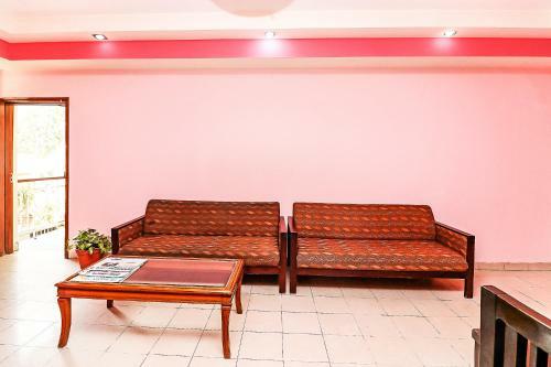 Hotel Oyo 9071 Mascot Residency
