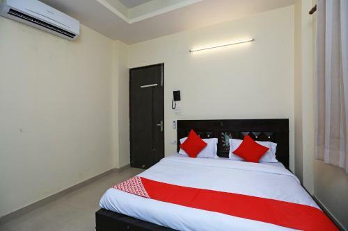 Hotel Oyo 11925 Krishna 26