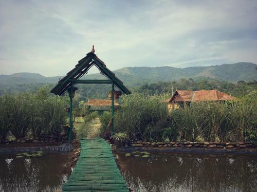 Hotel Koomankolly Resort