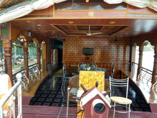 Hotel Angel Houseboat