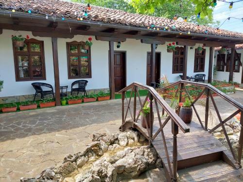 Hostal Guest Rooms Cheshmata