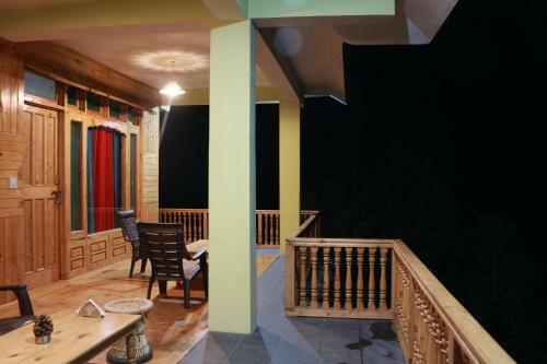 Hotel Tirthan Himalayan Holidays