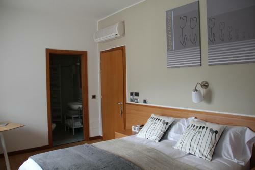 Hostal Vignola Rooms Avio