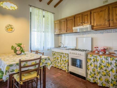 Contignano Villa Sleeps 11 Pool Wifi