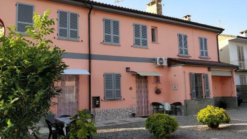 Hostal Marinella Guest House