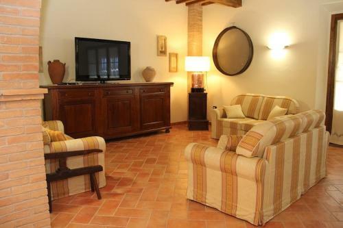 Fiordini Villa Sleeps 28 Pool Air Con Wifi