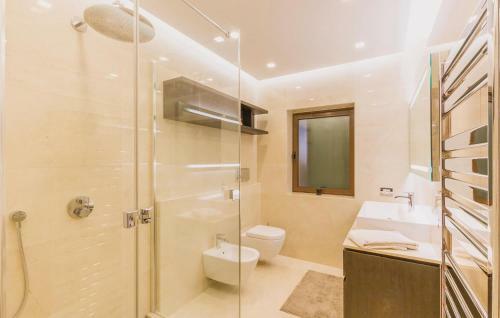 Six-bedroom Holiday Home In Fumane -vr-