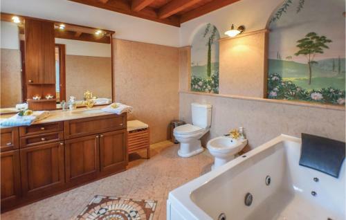 Six-bedroom Holiday Home In Fumane -vr-