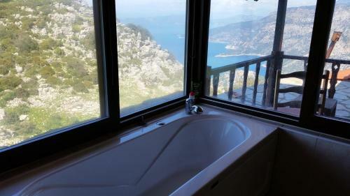 Hostal Yediburunlar Lighthouse