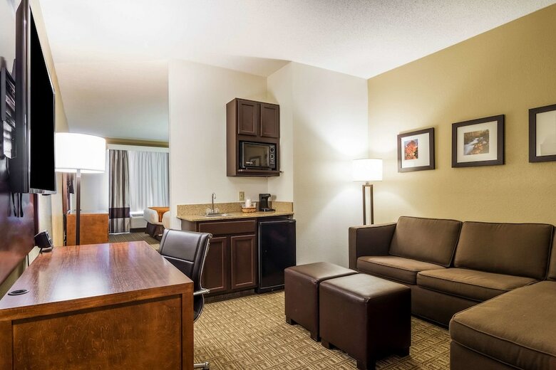 Hotel Comfort Suites