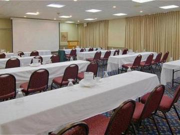 Hotel Clarion Inn University Plaza