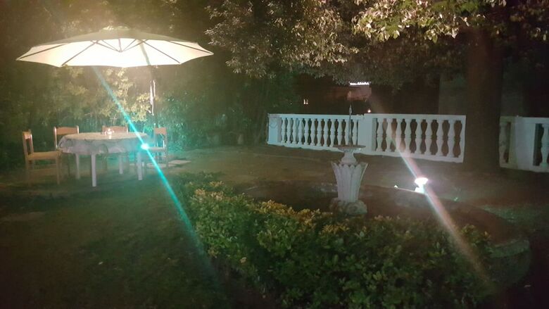 Hostal Garden Suite