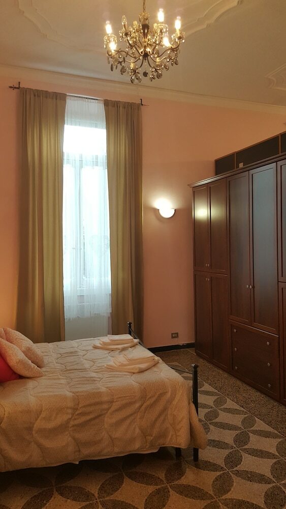 Hostal Royal Suite