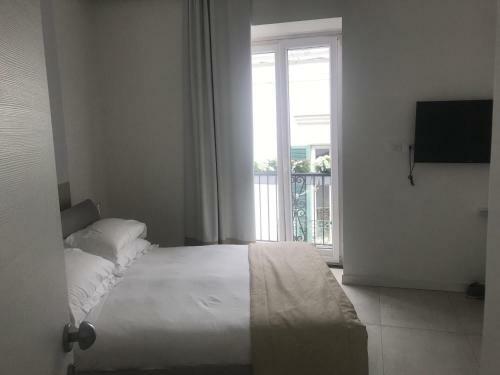 Bed & Breakfast White 1903