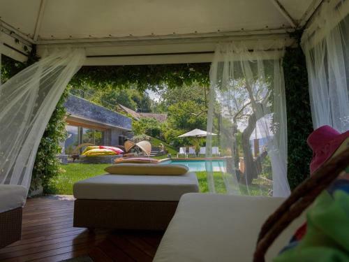 Ispra Villa Sleeps 8 Pool Air Con Wifi