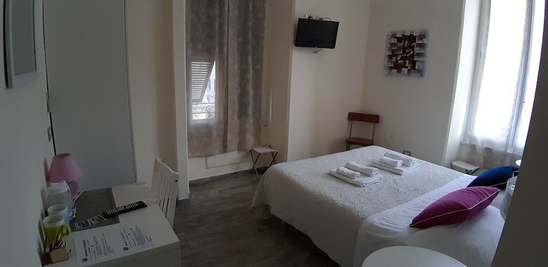 Hostal La Branda Brin Guest House