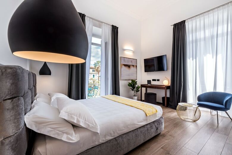 Hostal The First - La Spezia 5 Terre
