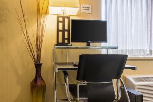 Hotel Quality Inn & Suites