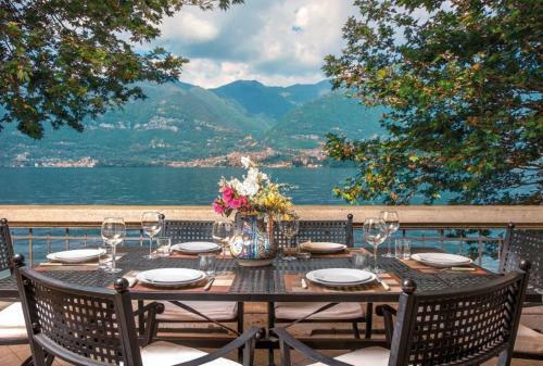 Lezzeno Villa Sleeps 8 Wifi