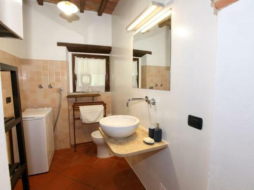 Rustic Villa In Lucignano With Swimming Pool