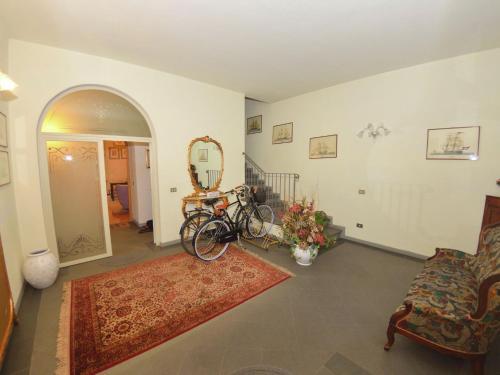 Historic Mansion In Lucca Town Centre