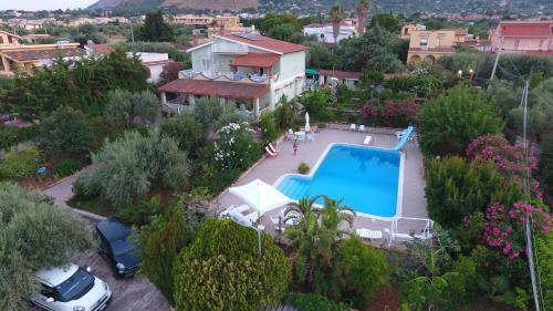 Apartment In Villa With Pool And Garden