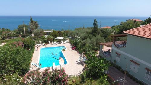 Apartment In Villa With Pool And Garden