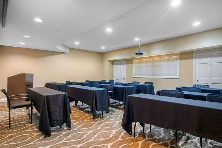 Hotel Quality Suites Buckhead Village