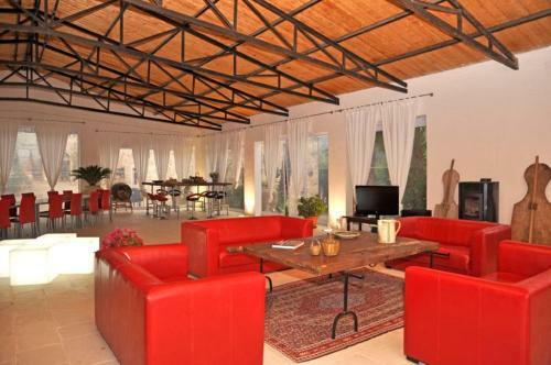 Marina Di Ragusa Villa Sleeps 28 Air Con