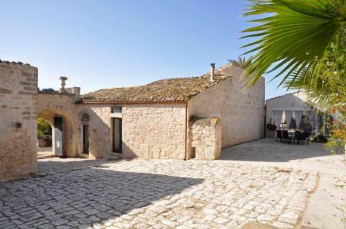 Marina Di Ragusa Villa Sleeps 28 Air Con