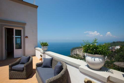 Arorella Villa Sleeps 12 Pool Air Con Wifi