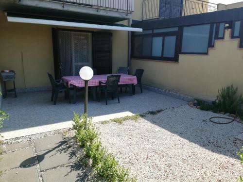 Casa Vacanza Con Terrazzo E Giardinetto
