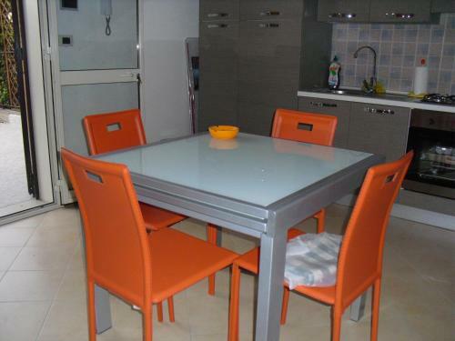 Casa Vacanza Con Terrazzo E Giardinetto