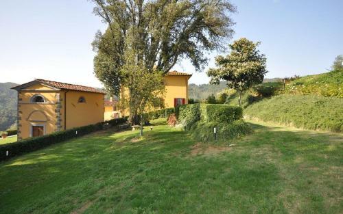 Massa Villa Sleeps 10 Pool Air Con Wifi
